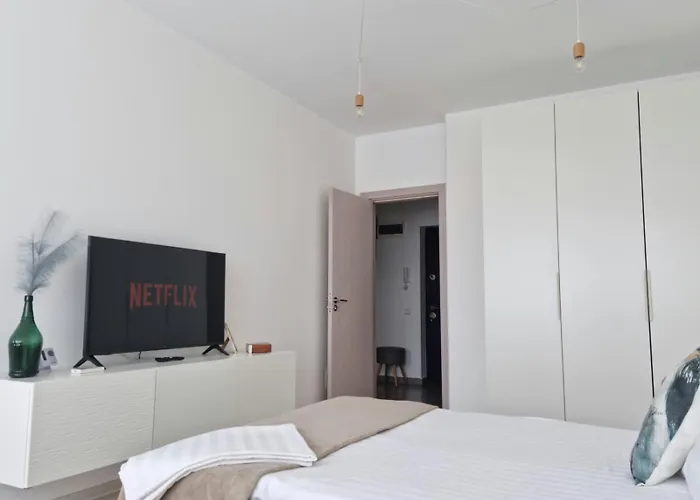 Nova - Minimalist And Elegant With Parking Apartment