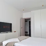 Nova - Minimalist And Elegant With Parking Apartment